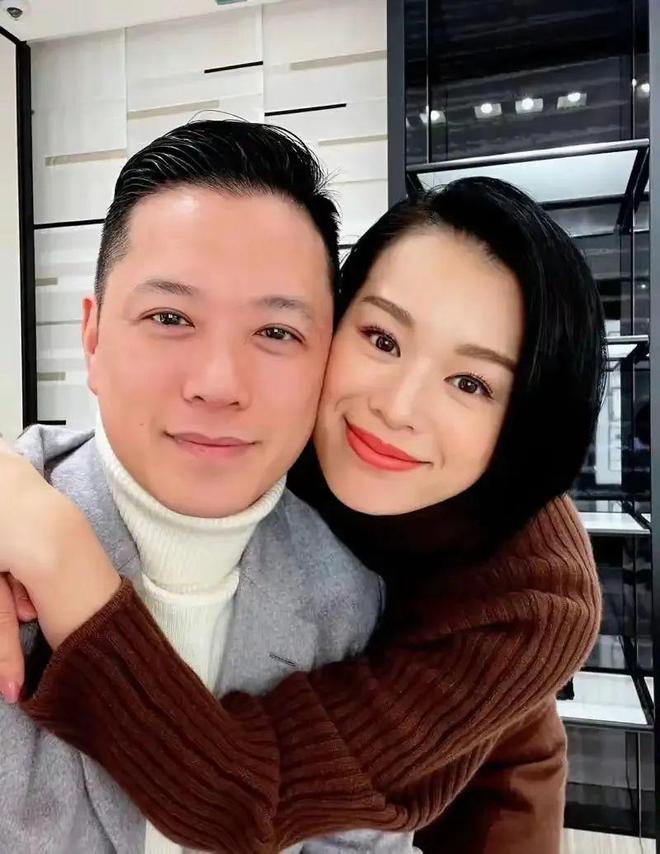 失控中年夫妻貌合神离全靠演技胡杏儿谈老公夜店搂妹表情管理(图3)