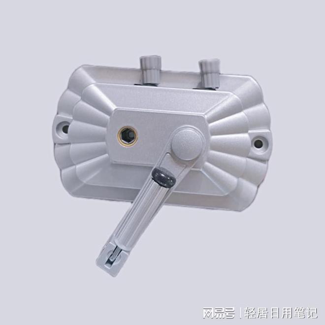 架实力盘点与选型指南靠谱的阳台挂式晾衣(图3) 架实力盘点与选型指南靠谱的阳台挂式晾衣(图3)